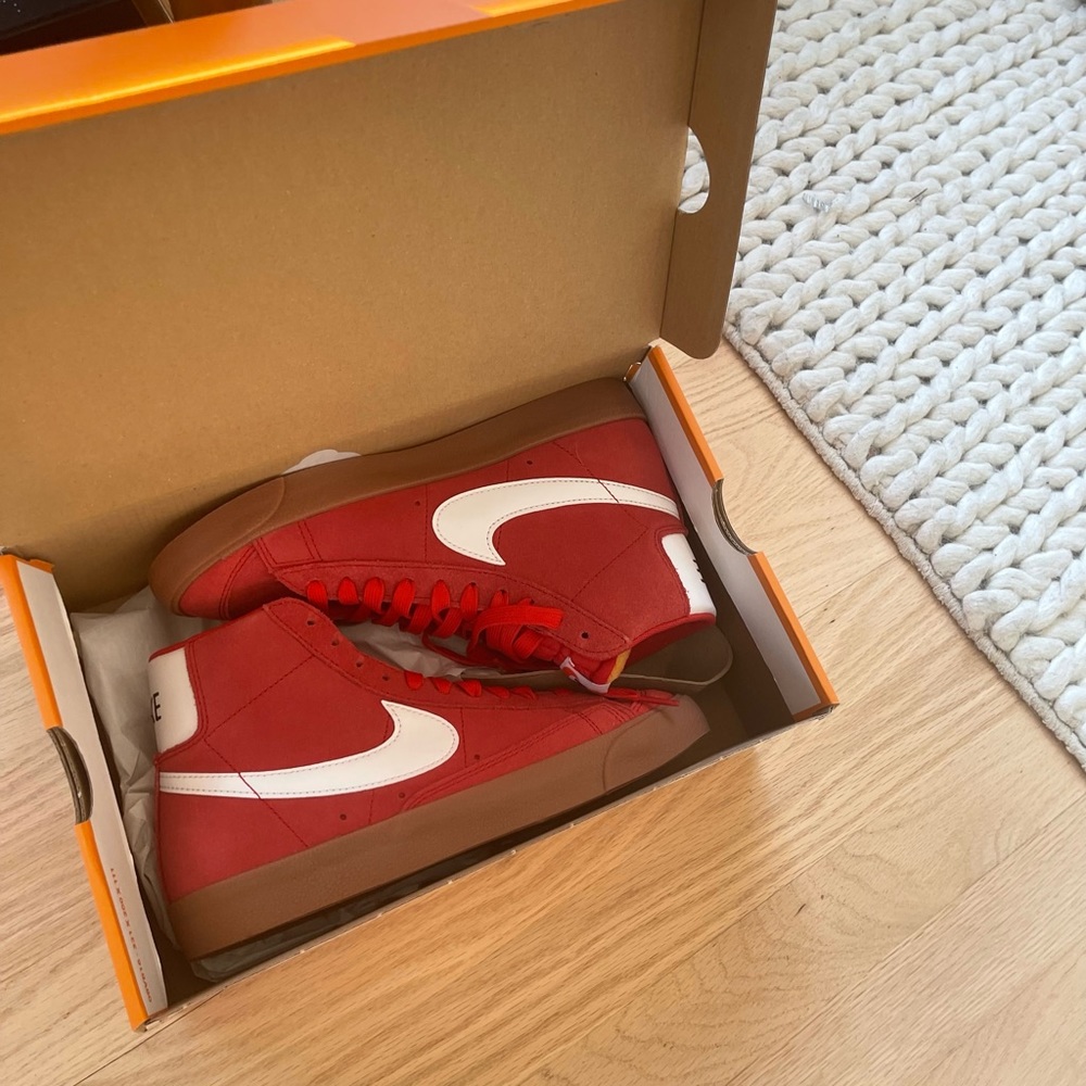 New 8.5 Nike Mid 77’ Blazers - Red